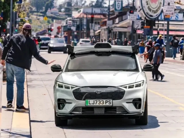 self-driving taxi Uber and Wayve launch London’s first self-driving taxi service